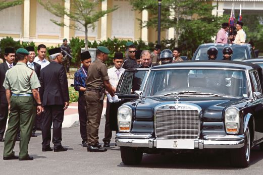 SULTAN Johor  berkenan menyertai raptai penuh Istiadat Kemahkotaan di Istana Besar.