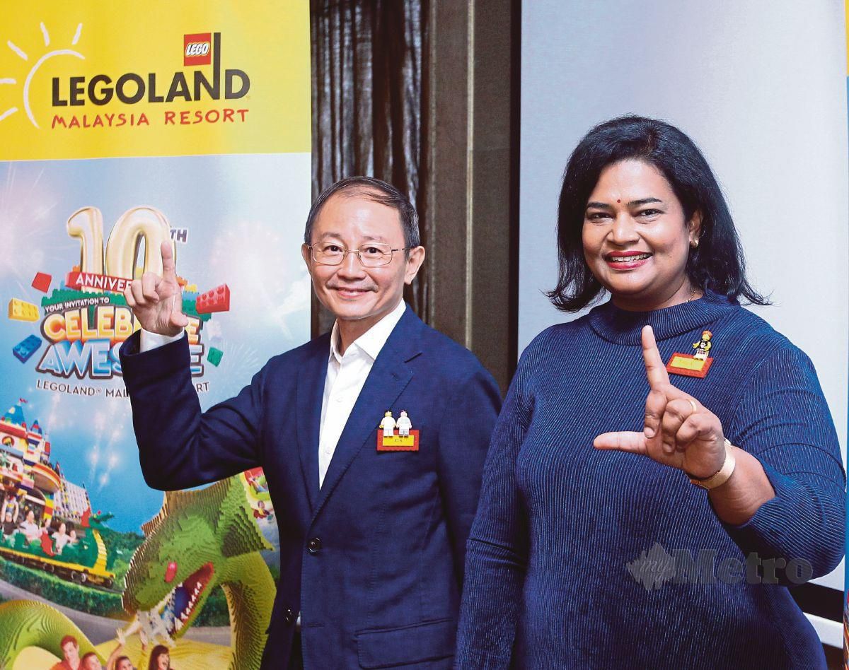  LIM (kiri) bersama Pengarah Jualan dan Pemasaran Legoland, Thila Munusamy  ketika  sesi bersama media. 