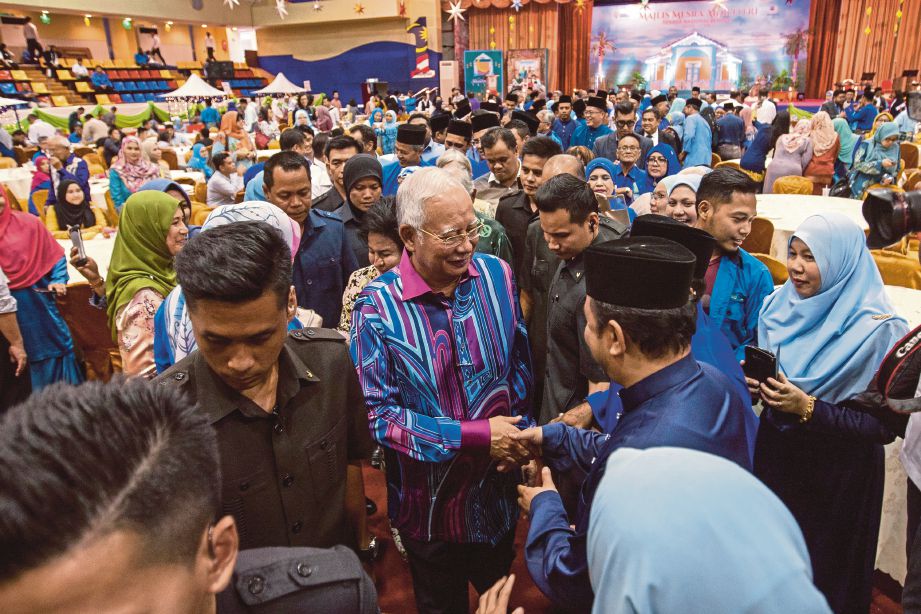 Najib  hadir pada majlis Mesra Aidilfitri TNB 2017, semalam.