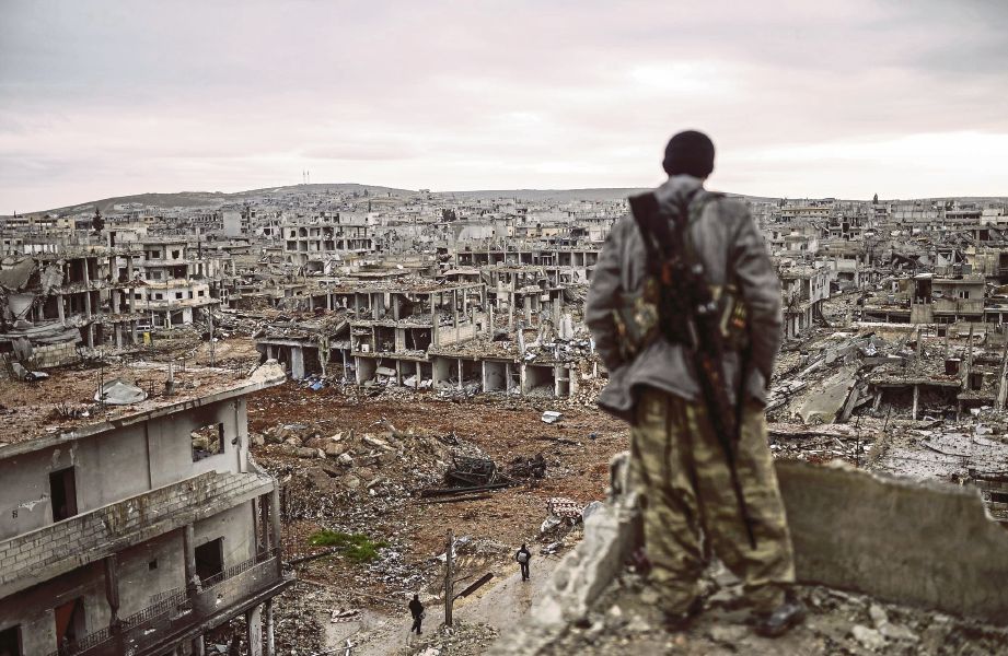 KEADAAN bandar Kobani di Syria yang musnah sepenuhnya akibat perang. - Foto Agensi