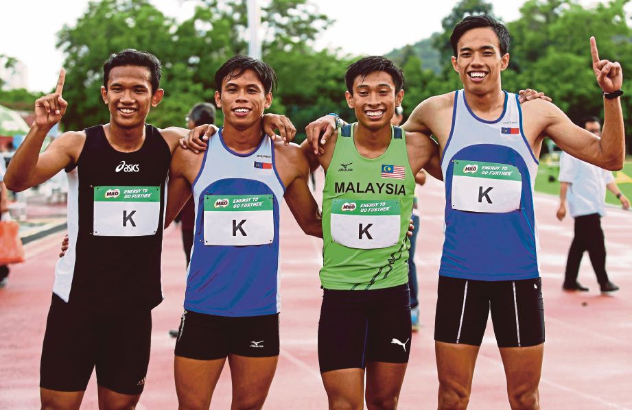  KHAIRUL (dua dari kanan), Badrul (dua dari kiri) mendahului ranking atlet pecut negara.