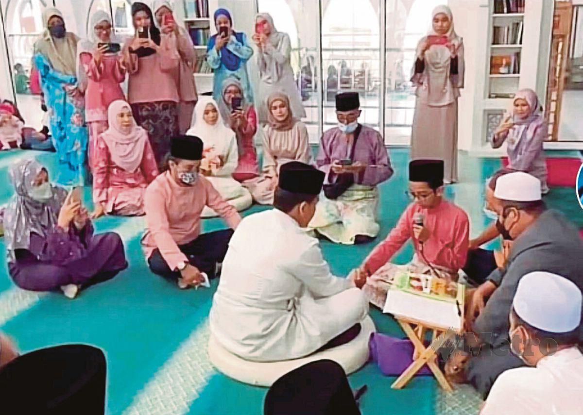 MOHAMAD Irfan Danial menjadi  wali majlis pernikahan kakaknya, Intan Nuranissa yang diijabkabulkan pada 4 September lalu.