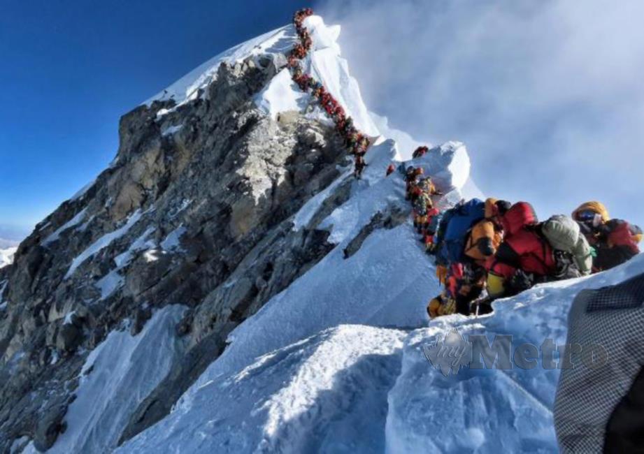 KEPADATAN pendaki di Gunung Everest.