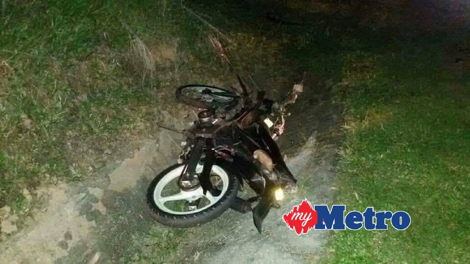 ANTARA motosikal terbabit kemalangan yang menyebabkan dua penunggang maut. FOTO  ihsan Polis