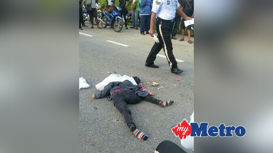 MANGSA maut dirempuh kereta selepas motosikal dibonceng melanggar lembu. FOTO Mohd Khidir Zakaria 