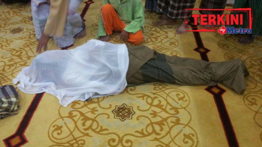 WARGA emas meninggal dunia ketika solat tarawih di Masjid Mukim Kutan, malam tadi. FOTO ihsan pembaca