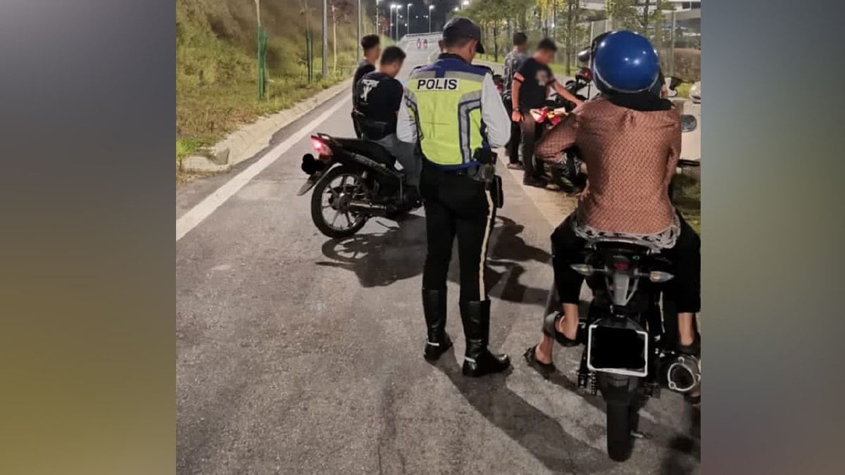 POLIS menahan empat motosikal kerana mengubahsuai kenderaan termasuk ekzos di SUKE. FOTO ihsan Polis