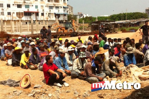 PEKERJA warga asing yang ditahan untuk proses dokumentasi. FOTO Zulhairi Zuber