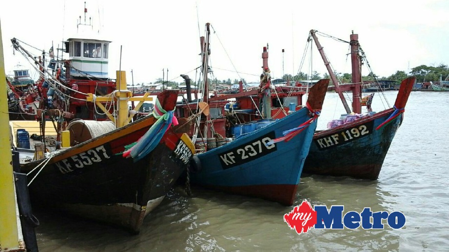 ANTARA bot nelayan di Kuala Kedah yang tidak beroperasi kerana cuaca tidak menentu. FOTO Rahmat Othman