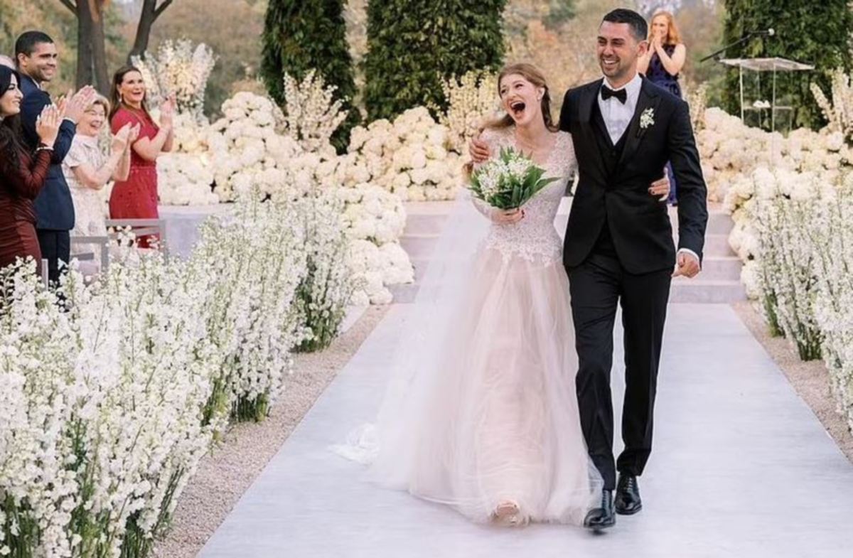JENNIFER dan Nayel Nassar, pada majlis perkahwinan mereka. FOTO Instagram 