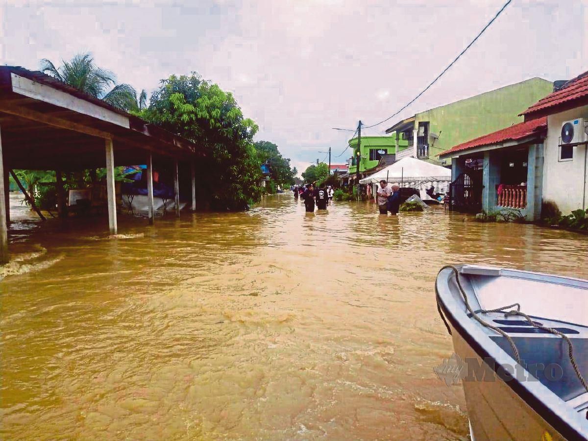 BILANGAN mangsa banjir menurun kepada 1,092 orang berbanding 1,153 orang.