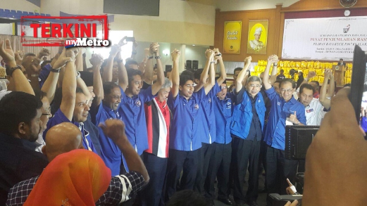 Pimpinan BN meraikan kemenangan mereka di PRK Kuala Kangsar. FOTO Yusmizal Dolah Aling