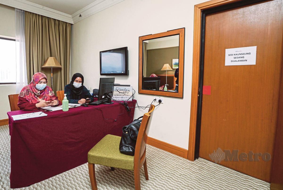 BILIK rawatan kaunseling  ditawarkan secara percuma di Rumah Prihatin di Hotel Grand Seasons, Kuala Lumpur. Gambar kecil, Ida Harlina. FOTO Aziah Azmee