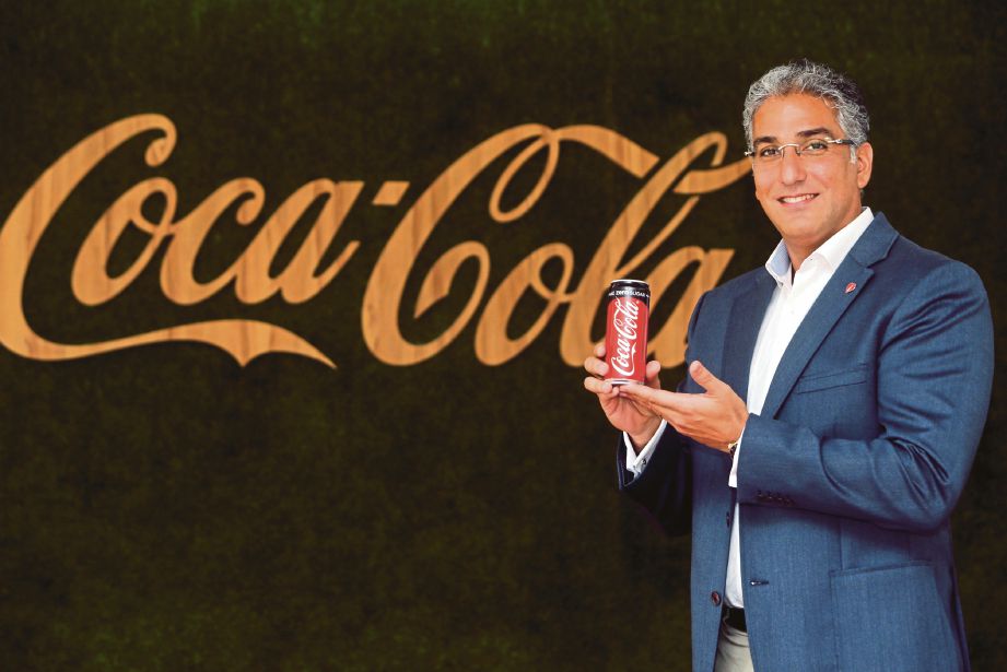 AHMED menunjukkan rekaan baru Coca-Cola.