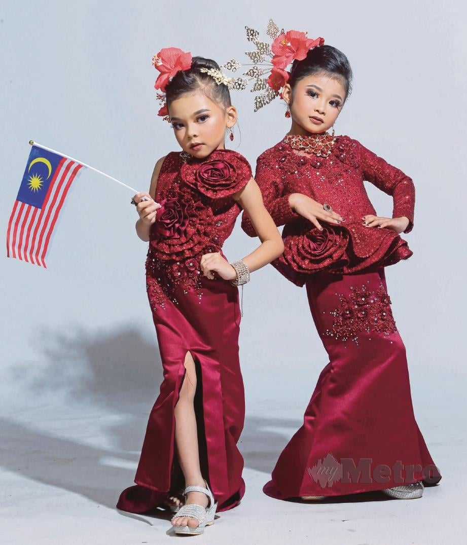 BUSANA merah pulasan diserikan dengan bunga kebangsaan bagi memberikan nilai patriotik kepada si comel.  FOTO: Nurul Syazana Rose Razman.