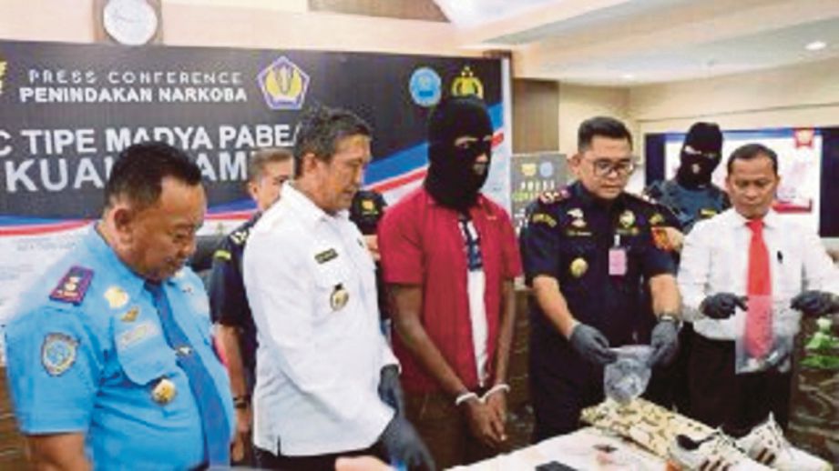 RAKYAT Malaysia yang ditahan di Indonesia atas kesalahan cubaan seludup dadah. 