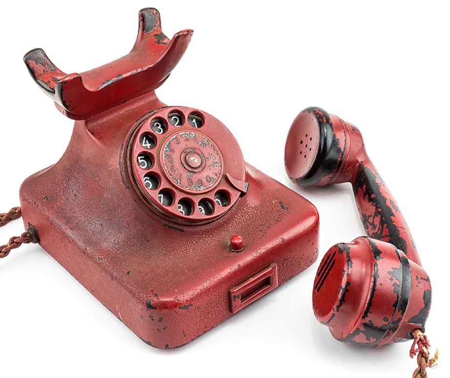 GAMBAR menunjukkan telefon milik Hitler yang dilelong oleh rumah lelongan Alexander Historical di Chesapeake City, Maryland, Amerika Syarikat. - AFP