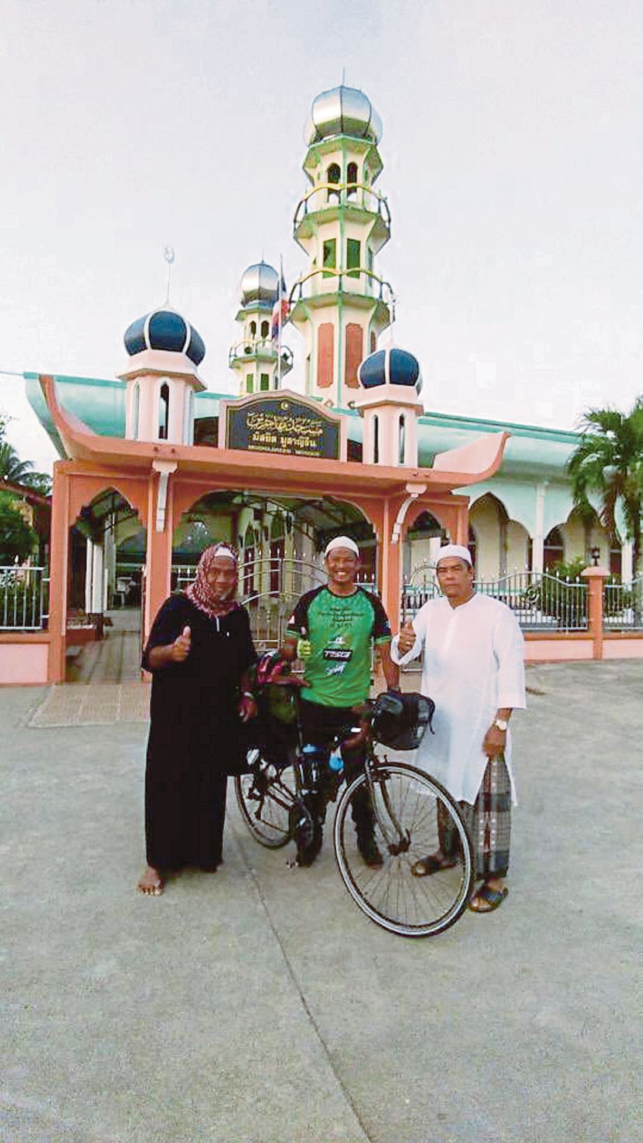  Suliman  bermalam di Masjid Pakistan di Ratchaburi, Thailand pada hari kesembilan.