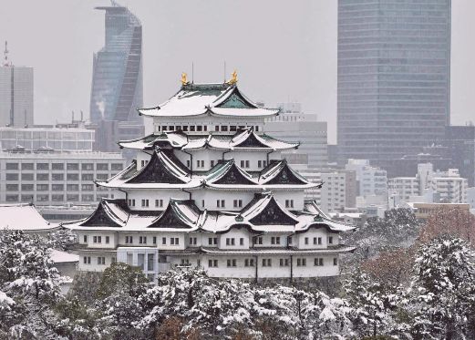 ISTANA Nagoya di tengah Jepun dilitupi salji. 