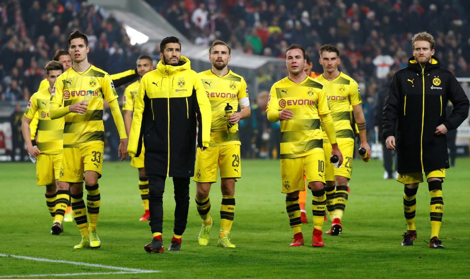 PEMAIN Dortmund kecewa selepas tewas kali keempat dalam lima aksi terakhir. 