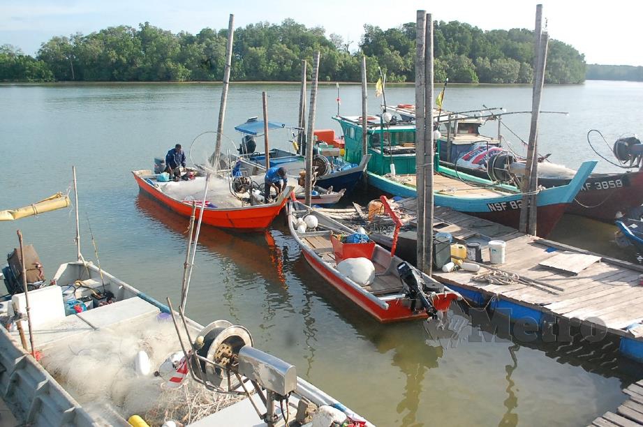 Nelayan di perairan Melaka Barat meminta nasib mereka diberi perhatian apabila projek KLIP dilaksanakan tahun depan. FOTO HASSAN OMAR 