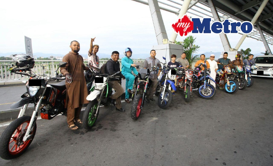 AHLI MRF bersama motosikal motard sebelum melakukan konvoi. FOTO Mohd Ruzaini Zulkepli