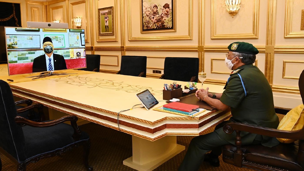 Al-Sultan Abdullah berkenan menerima menghadap Ismail Sabri untuk mesyuarat pra-Kabinet secara maya, hari ini. FOTO Istana Negara.