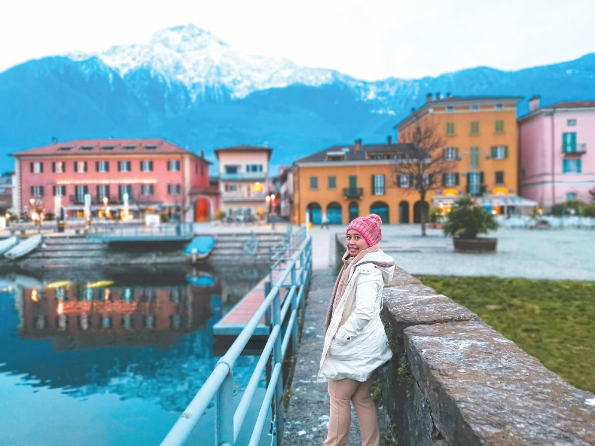 PENULIS menikmati keindahan Tasik Como, bandar Colico.