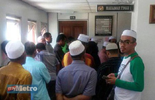 ANTARApengikut yang berada di mahkamah. FOTO Zatul Iffah Zolkiply.