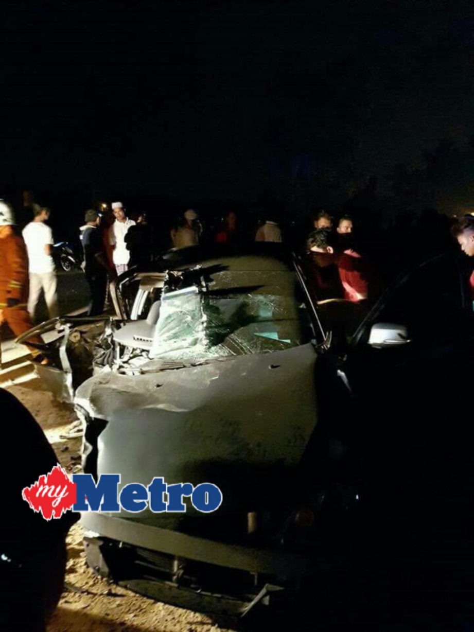 Kereta yang terbabit kemalangan di Kampung Gaung Lati, Jalan Pasir Mas-Rantau Panjang, malam tadi. FOTO ihsan IRDK Crew