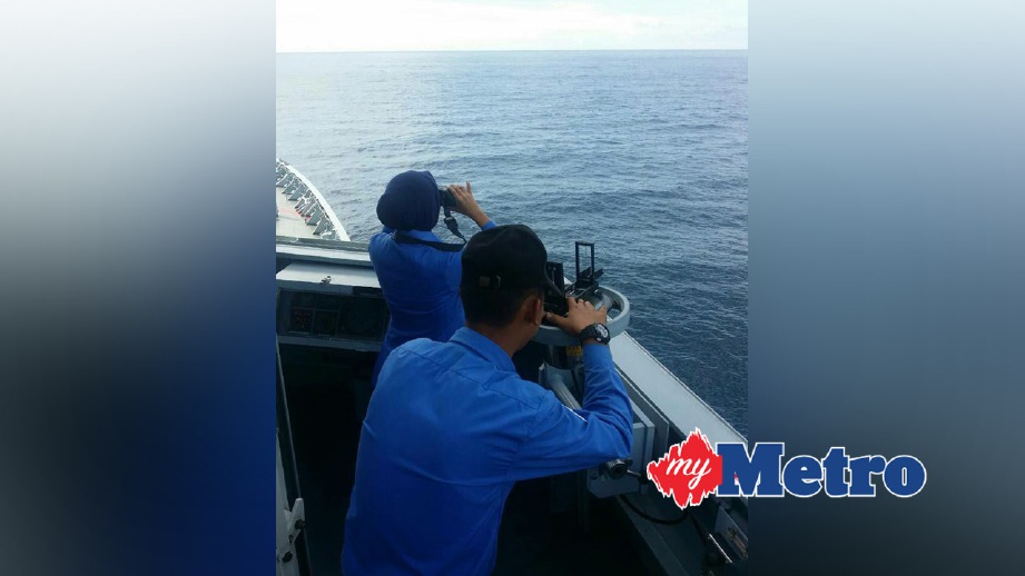  KRU KD Selangor memantau di lokasi pencarian di sekitar perairan Bintulu. FOTO ihsan TLDM