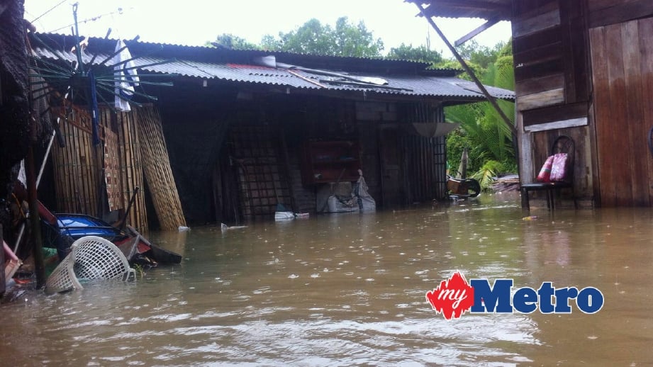 KEADAAN banjir di Kampung Bagan Panchor Pantai Remis. FOTO Noor Hidayah Tanzizi