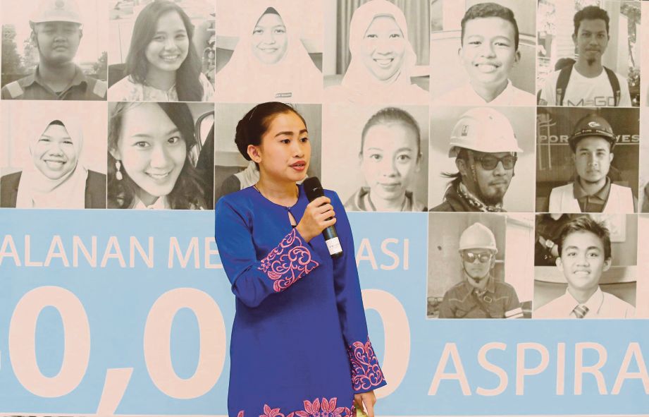 TRESHELLA William menceritakan pengalaman beliau bersama Yayasan Peneraju Pendidikan Bumiputera di Bangunan Perdana Putra, Putrajaya.