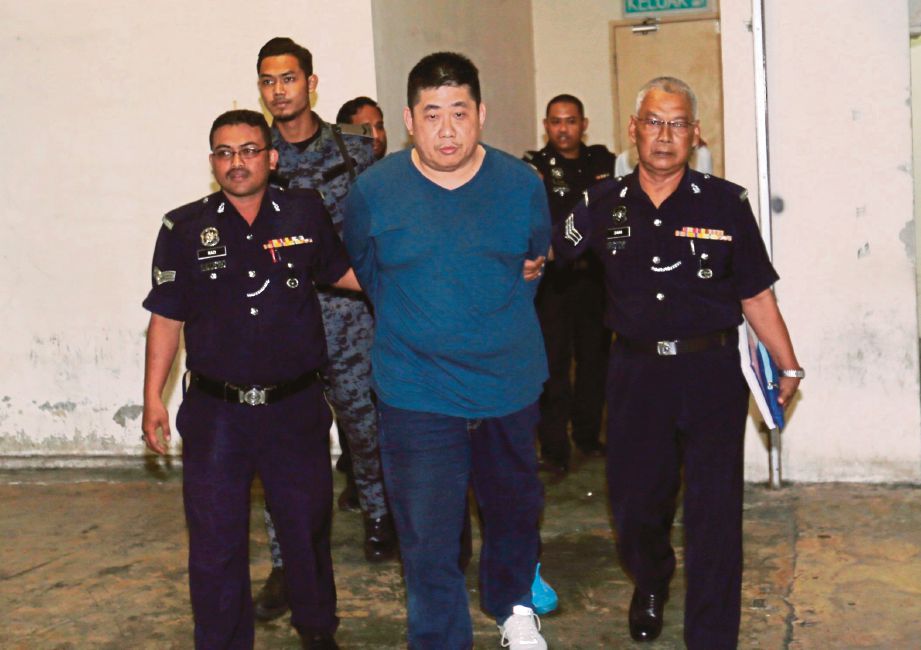  Hii dibawa ke Mahkamah Sesyen Petaling Jaya, semalam. 