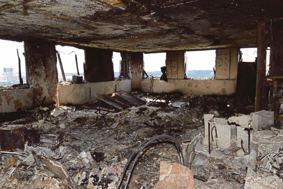 GAMBAR yang diedarkan polis menunjukkan keadaan dalam Greenfell Tower yang musnah dalam kebakaran minggu lalu.  - AFP 