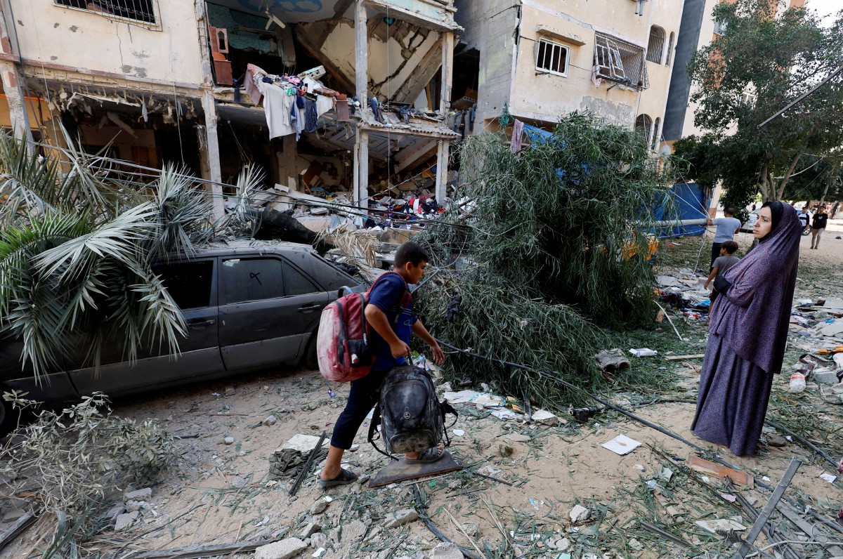 KANAK-KANAK paling terkesan akibat serangan Israel ke atas Semenanjung Gaza. FOTO Reuters.