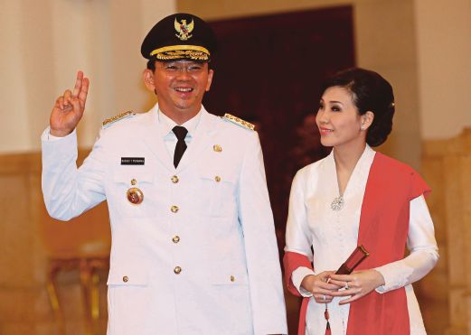 AHOK bersama isteri, Veronica Tan menjelang pelantikan rasminya sebagai Gabenor Jakarta, semalam. 