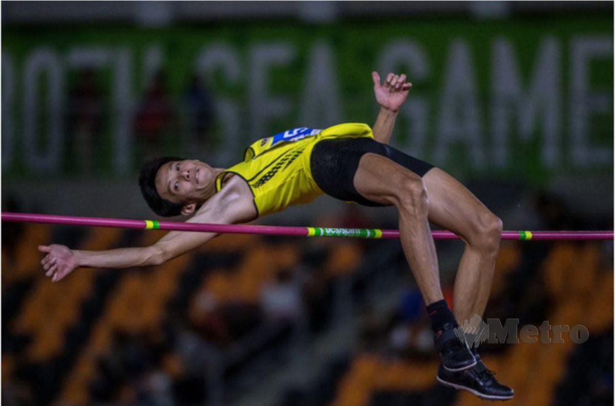 Atlet lompat tinggi, Lee Hup Wei.