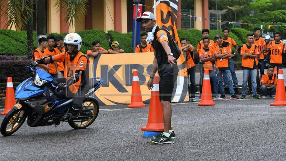 PESERTA berusia antara 13 hingga 22 tahun itu dipilih menerusi program pencarian bakat di 22 lokasi seluruh negara kendalian Kejuaraan Cub Prix Malaysia bersama Kementerian Belia dan Sukan.