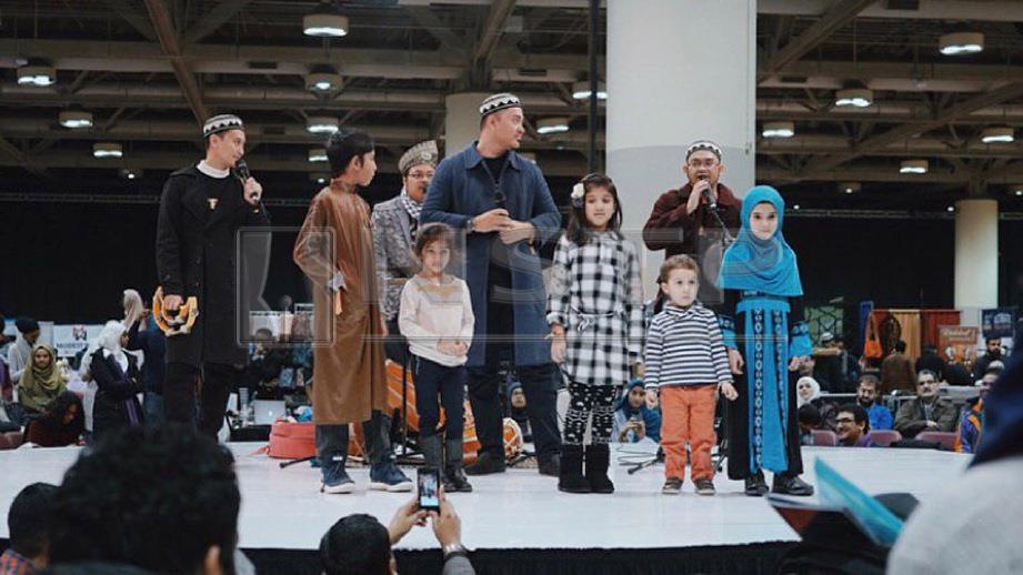 INTEAM ketika persembahan sempena lonvensyen 'Revival Islamic Spirit' (RIS) ke-17 di Toronto, Kanada. FOTO ihsan InTeam