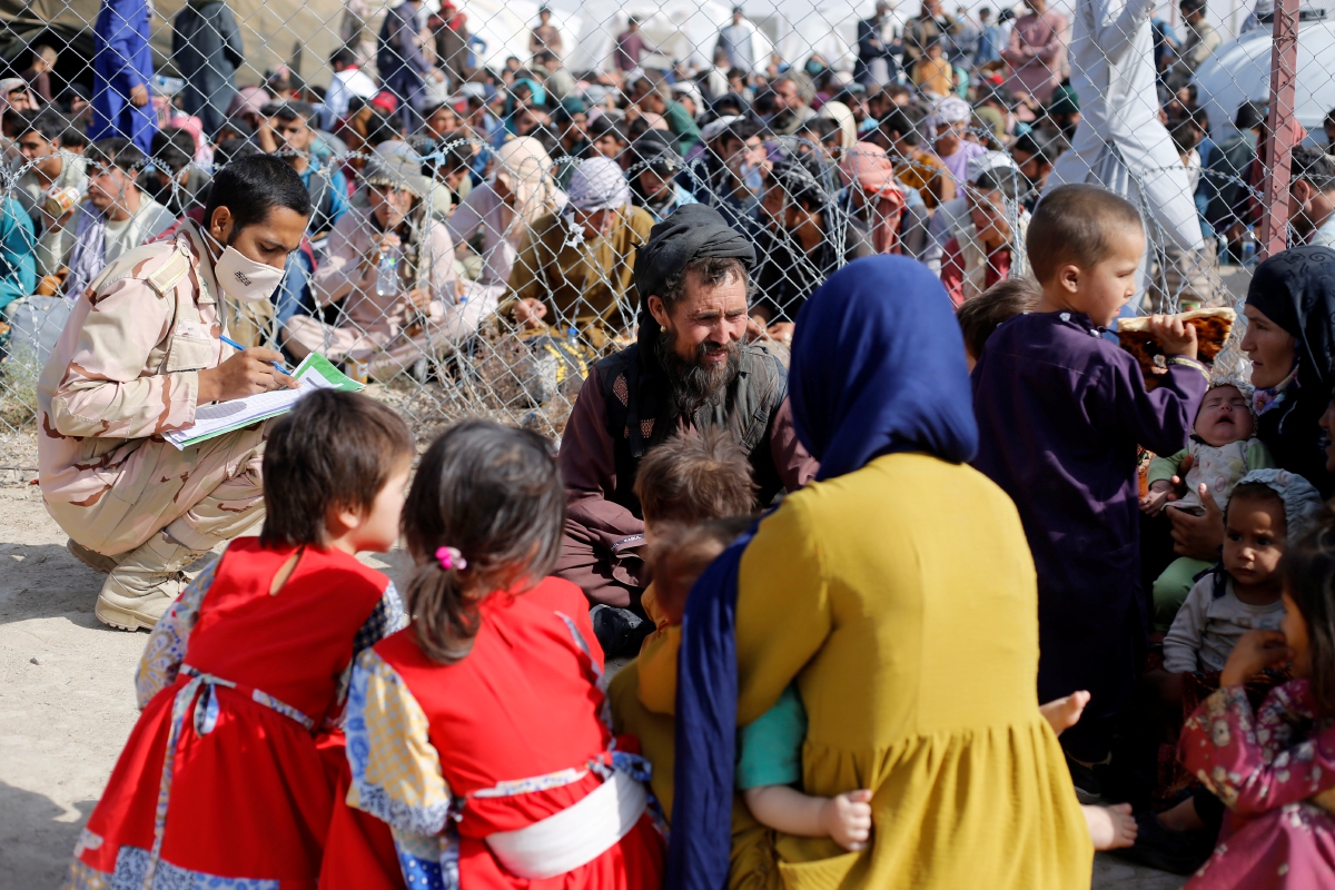 KEBANJIRAN pelarian Afghanistan di sempadan negara itu dengan Iran. FOTO AFP