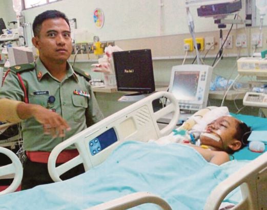Muhammad Danish Irfan  kini  terlantar di HKL selepas terbabit dalam kemalangan bersama ibunya di Jalan Sua-Betong, Port Dickson.