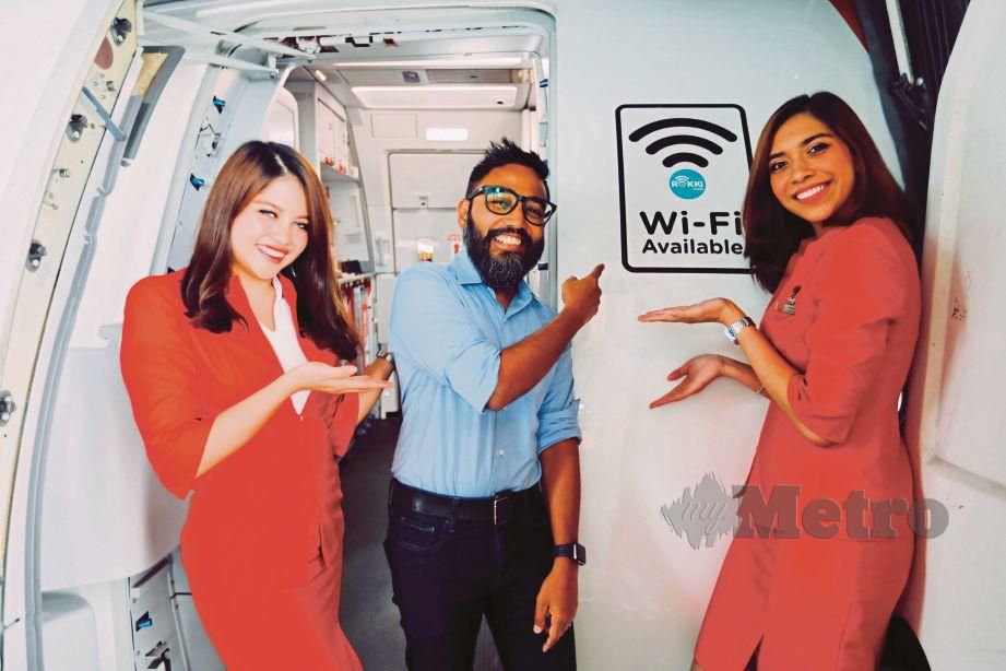 RIAD menunjukkan simbol  WiFi dalam pesawat AirAsia ketika dalam penerbangan dari Kuala Lumpur ke Kuching.