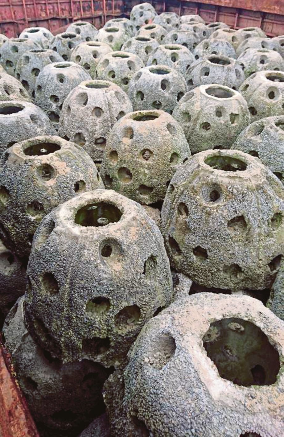 tukun bebola tiruan, yang digunakan bagi menggalakkan pertumbuhan terumbu karang.