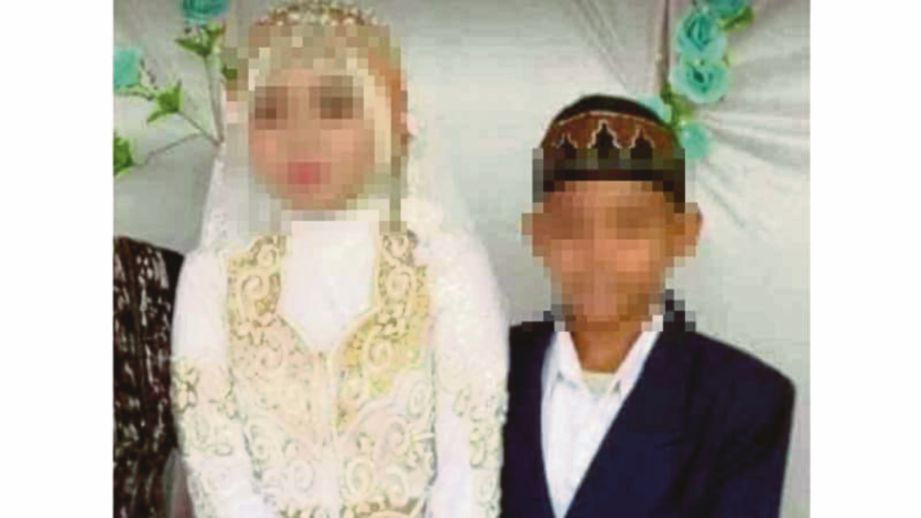 PASANGAN pengantin kanak-kanak bawah umur yang berkahwin di Indonesia. FOTO Agensi
