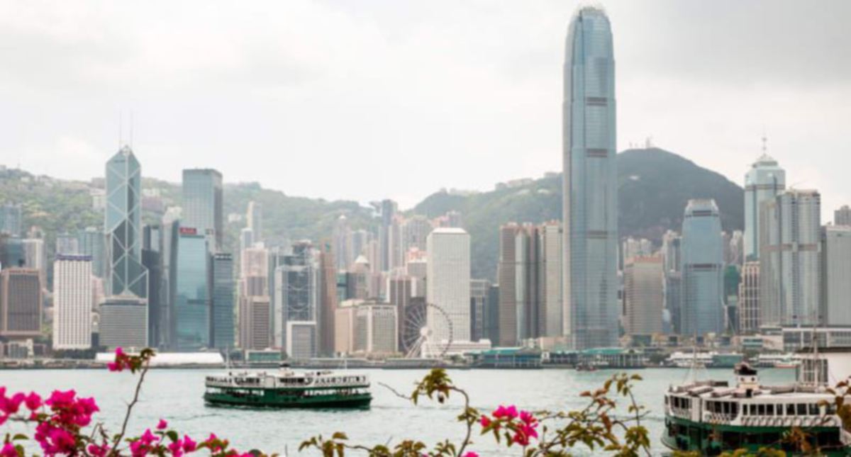 HONG Kong  berkongsi kedudukan teratas bersama Osaka dan Singapura dalam senarai bandar raya paling mahal diduduki. FOTO AFP