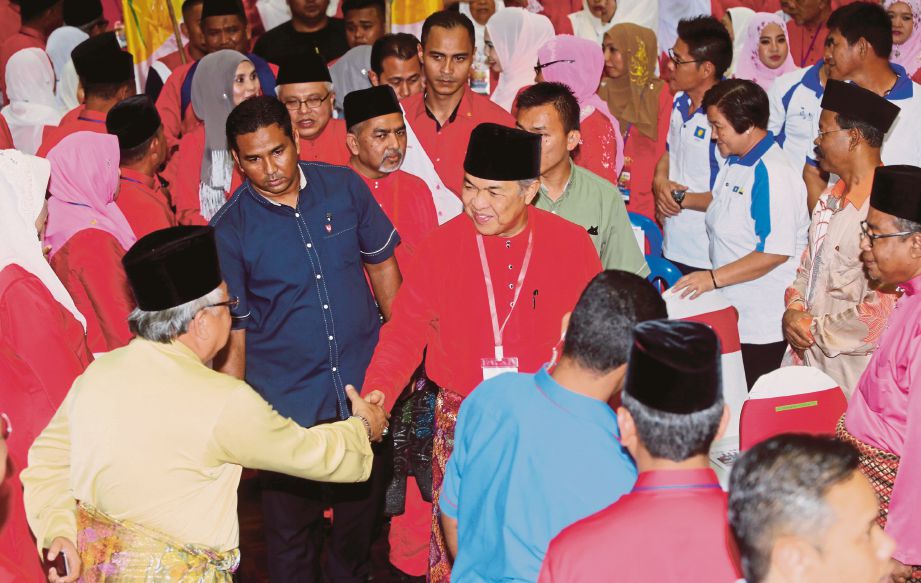 Ahmad Zahid  ketika hadir ke majlis perasmian Mesyuarat Perwakilan UMNO Bahagian Bukit Gantang di Dewan Majlis Perbandaran Taiping. 