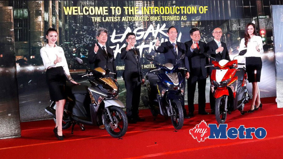 KHOR (tengah) melancarkan Yamaha Ego Avantiz serba baru. FOTO Lizam Ridzuan 