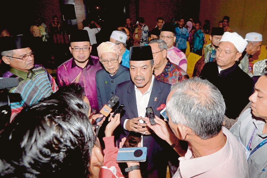 JAMIL (tengah) ketika sidang media di Persidangan Penyelarasan Pengurusan Perkahwinan Antara Ketua  Pendaftar Nikah Cerai Rujuk di Malaysia.