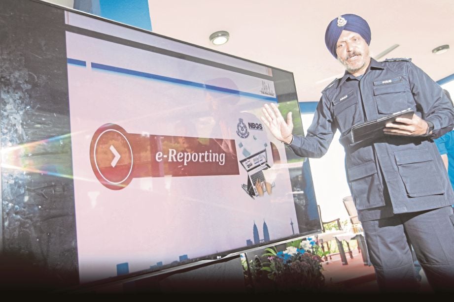 AMAR Singh berucap ketika Majlis Pelancaran Sistem e-Reporting.